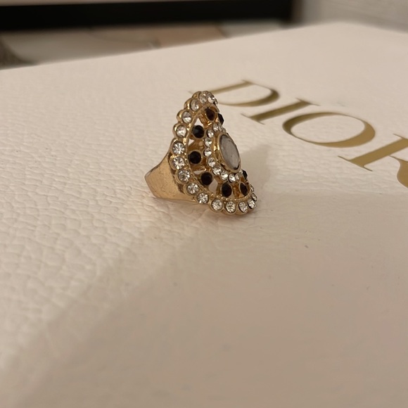 Gold and Garnet Ring - Picture 3 of 4